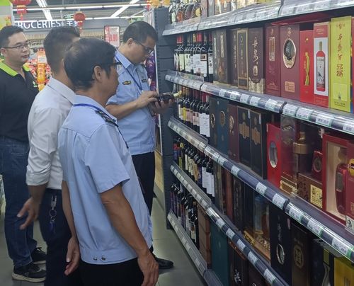 柳江區(qū)市場(chǎng)監(jiān)管局持續(xù)發(fā)力 特供酒“清源打鏈”專(zhuān)項(xiàng)行動(dòng)筑牢酒類(lèi)經(jīng)營(yíng)安全防線(xiàn)